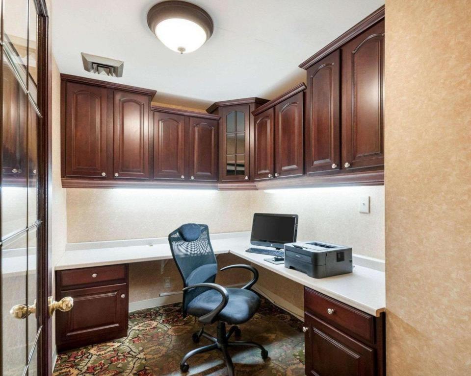 Quality Inn Windsor Mill Esterno foto