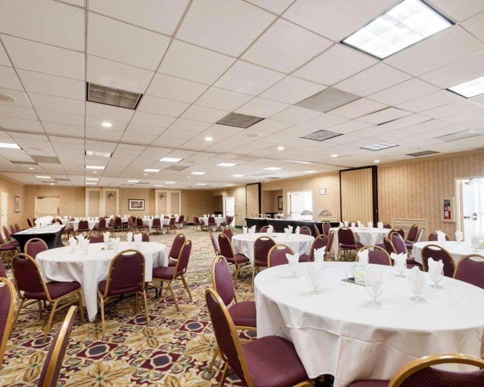 Quality Inn Windsor Mill Esterno foto