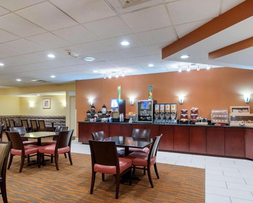 Quality Inn Windsor Mill Esterno foto