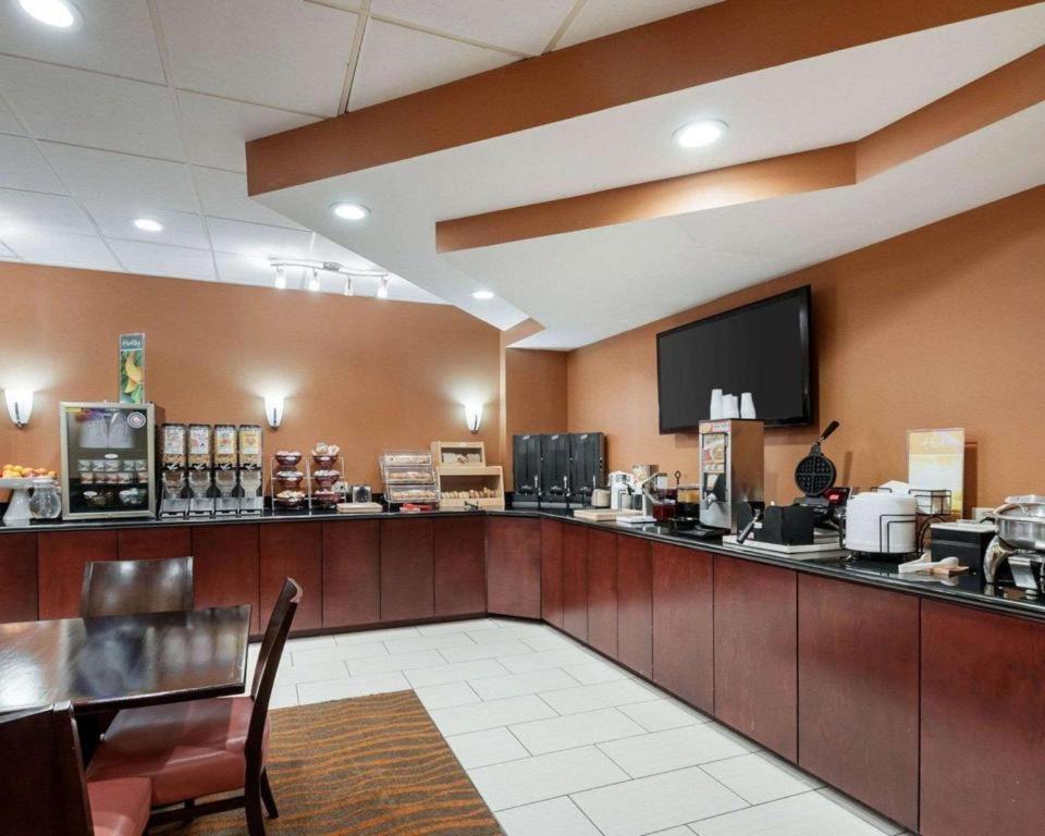 Quality Inn Windsor Mill Esterno foto